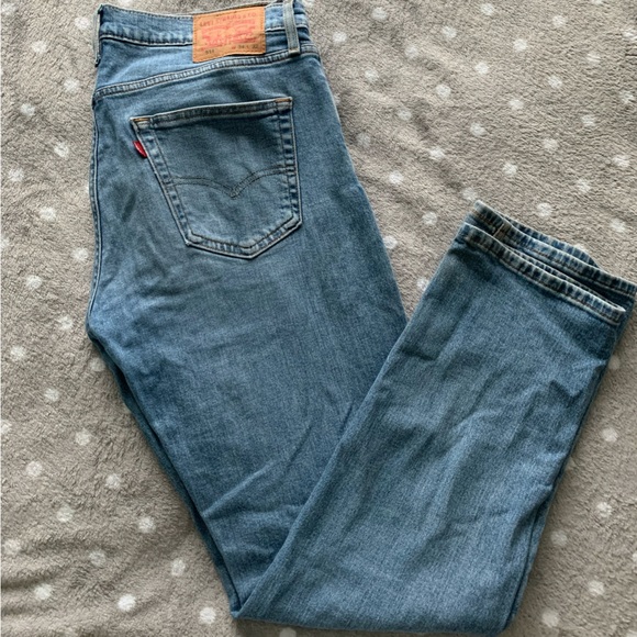 Blue Levi Jeans - Picture 2 of 6